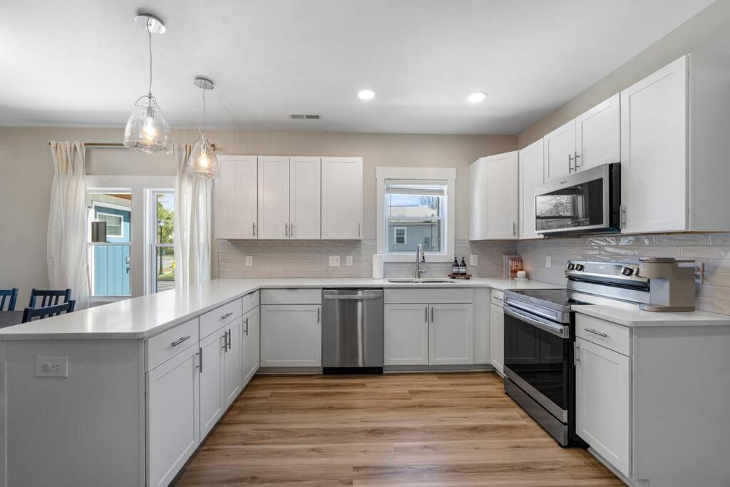 Brand New Cozy Modern Bungalow W/Hot Tub+Movieroom 7 Min From Uptown Charlotte Kültér fotó