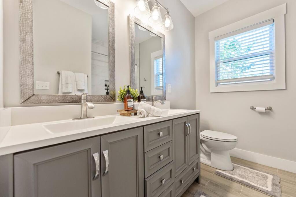 Brand New Cozy Modern Bungalow W/Hot Tub+Movieroom 7 Min From Uptown Charlotte Kültér fotó