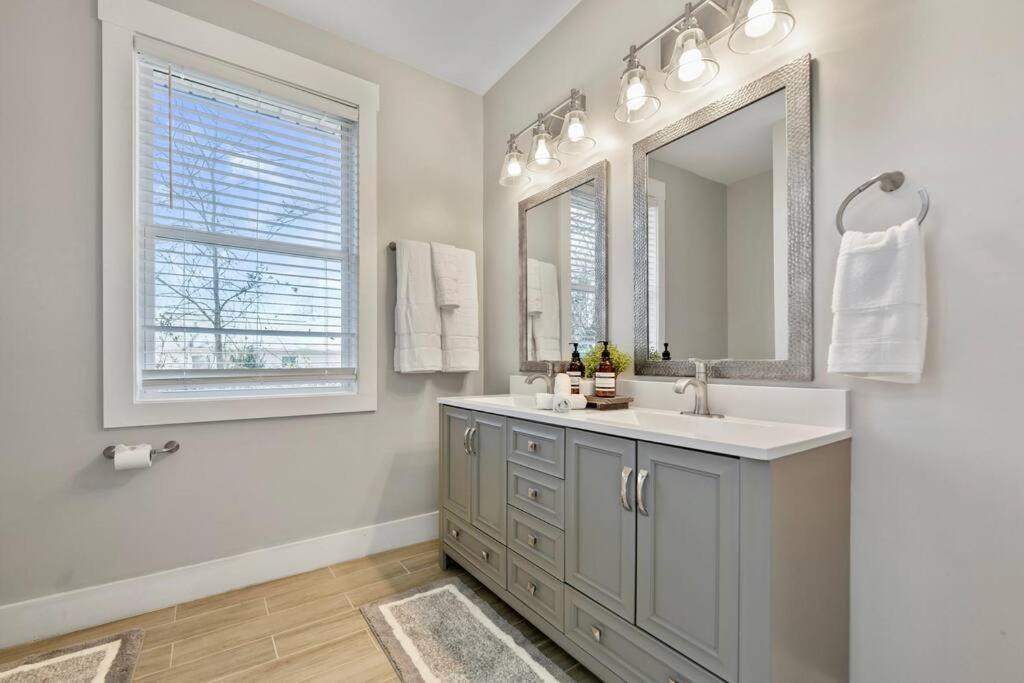 Brand New Cozy Modern Bungalow W/Hot Tub+Movieroom 7 Min From Uptown Charlotte Kültér fotó