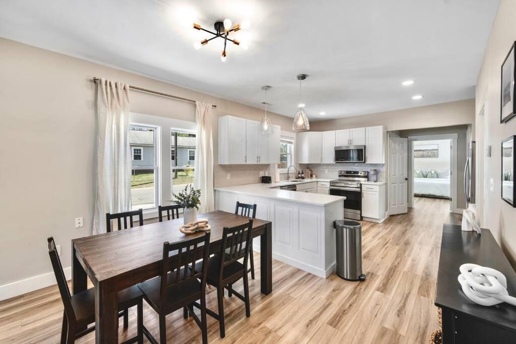 Brand New Cozy Modern Bungalow W/Hot Tub+Movieroom 7 Min From Uptown Charlotte Kültér fotó