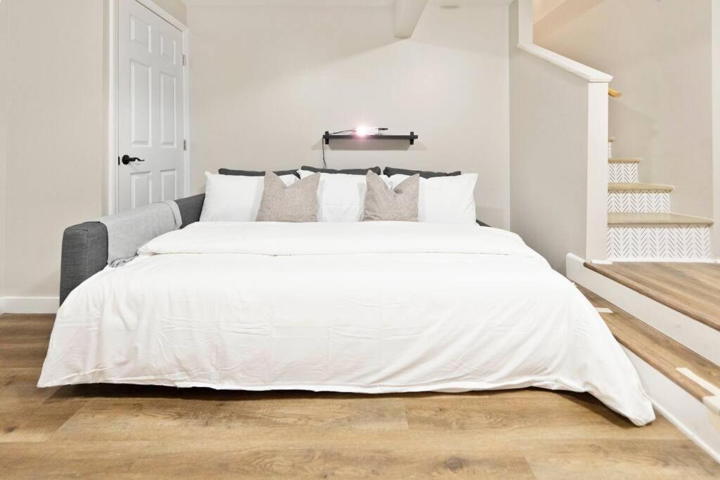 Brand New Cozy Modern Bungalow W/Hot Tub+Movieroom 7 Min From Uptown Charlotte Kültér fotó