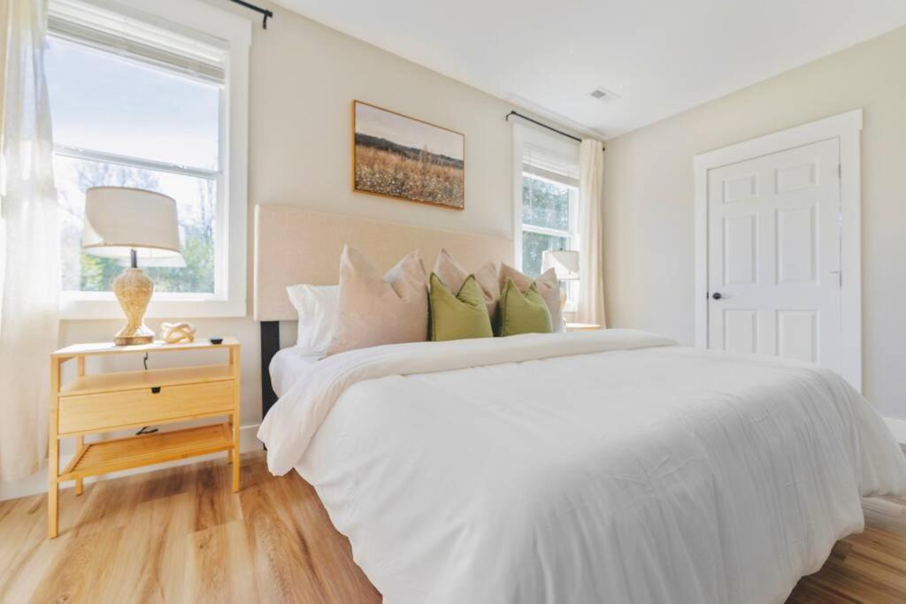 Brand New Cozy Modern Bungalow W/Hot Tub+Movieroom 7 Min From Uptown Charlotte Kültér fotó