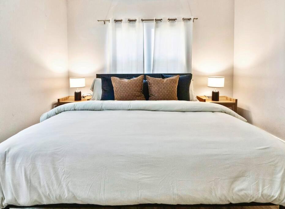 Brand New Cozy Modern Bungalow W/Hot Tub+Movieroom 7 Min From Uptown Charlotte Kültér fotó