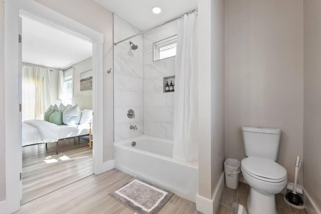 Brand New Cozy Modern Bungalow W/Hot Tub+Movieroom 7 Min From Uptown Charlotte Kültér fotó