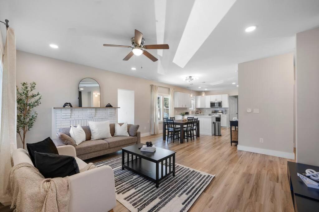 Brand New Cozy Modern Bungalow W/Hot Tub+Movieroom 7 Min From Uptown Charlotte Kültér fotó