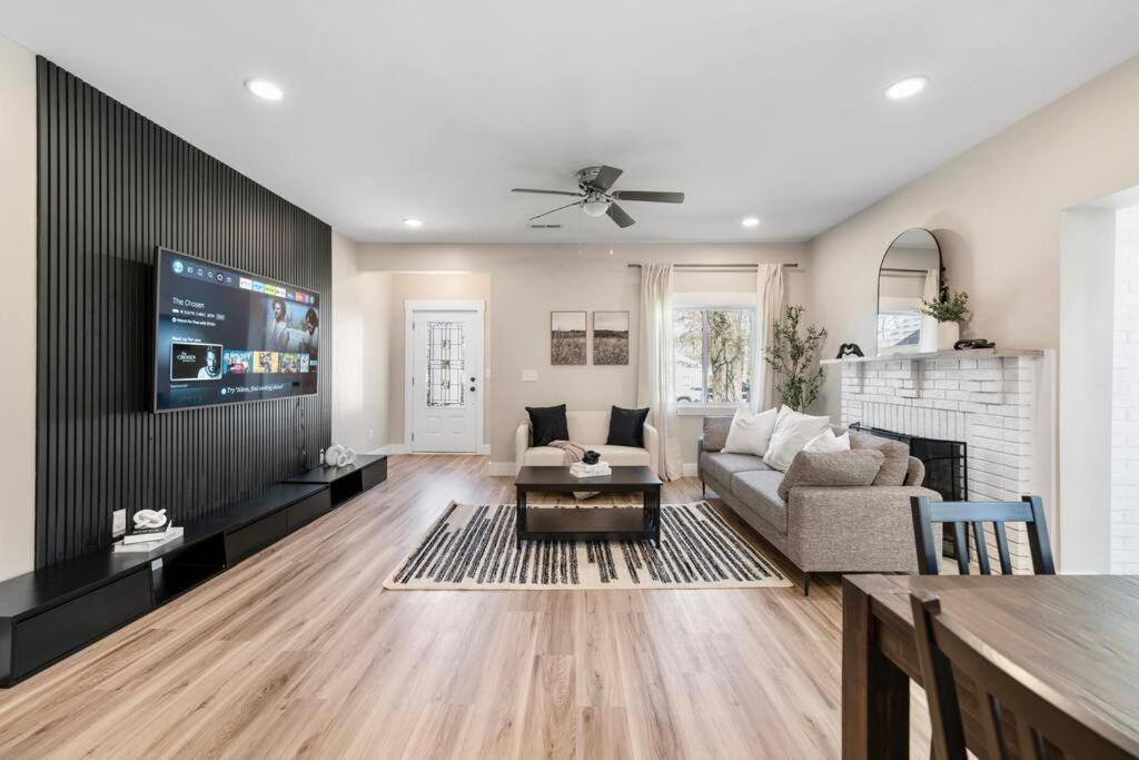 Brand New Cozy Modern Bungalow W/Hot Tub+Movieroom 7 Min From Uptown Charlotte Kültér fotó