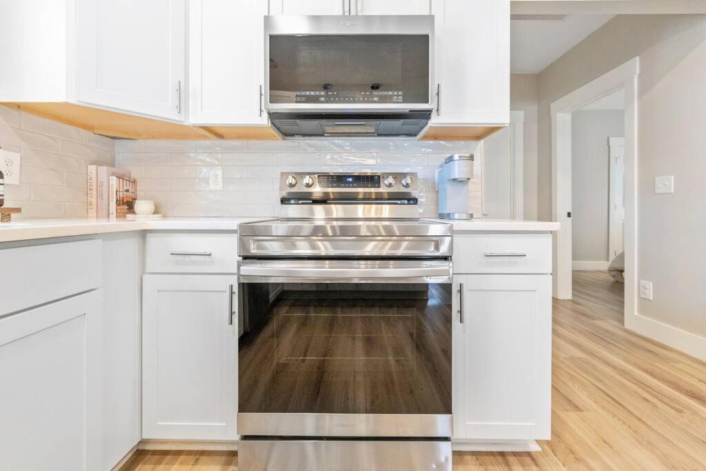 Brand New Cozy Modern Bungalow W/Hot Tub+Movieroom 7 Min From Uptown Charlotte Kültér fotó
