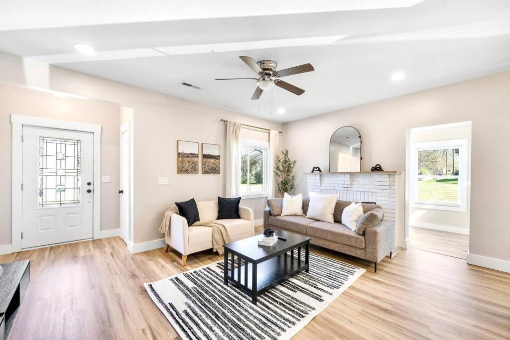 Brand New Cozy Modern Bungalow W/Hot Tub+Movieroom 7 Min From Uptown Charlotte Kültér fotó