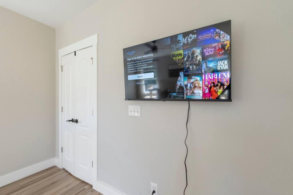 Brand New Cozy Modern Bungalow W/Hot Tub+Movieroom 7 Min From Uptown Charlotte Kültér fotó