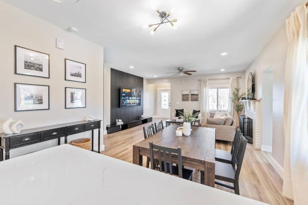 Brand New Cozy Modern Bungalow W/Hot Tub+Movieroom 7 Min From Uptown Charlotte Kültér fotó