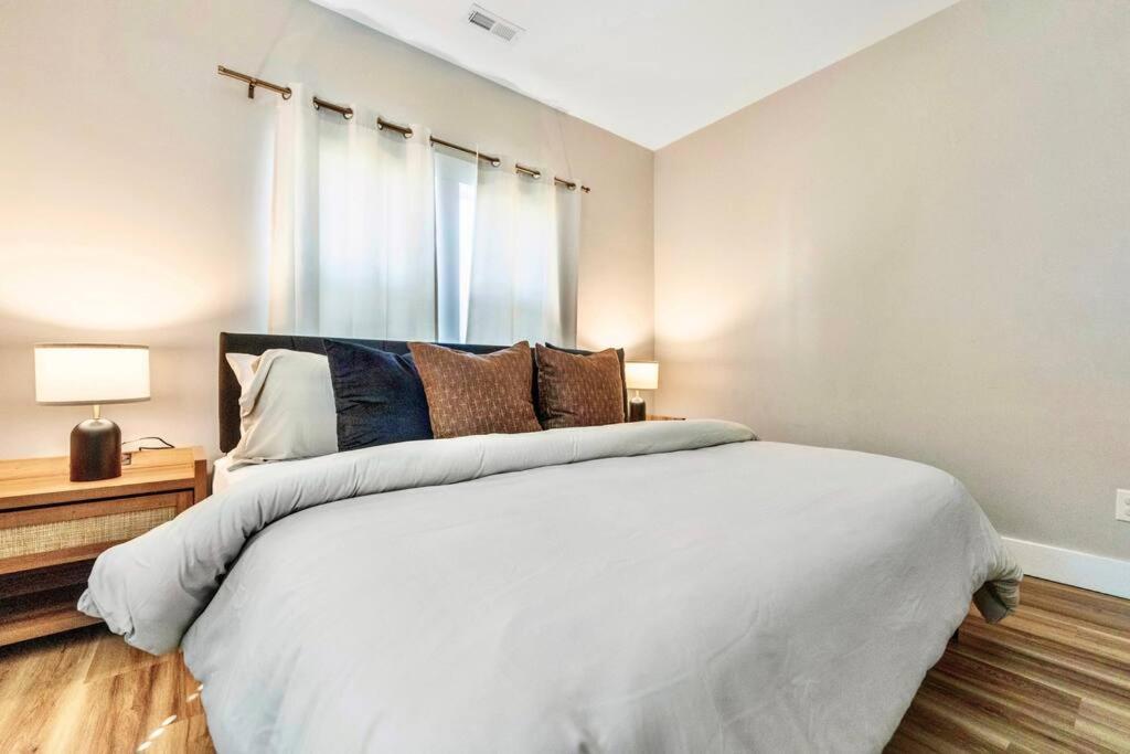Brand New Cozy Modern Bungalow W/Hot Tub+Movieroom 7 Min From Uptown Charlotte Kültér fotó