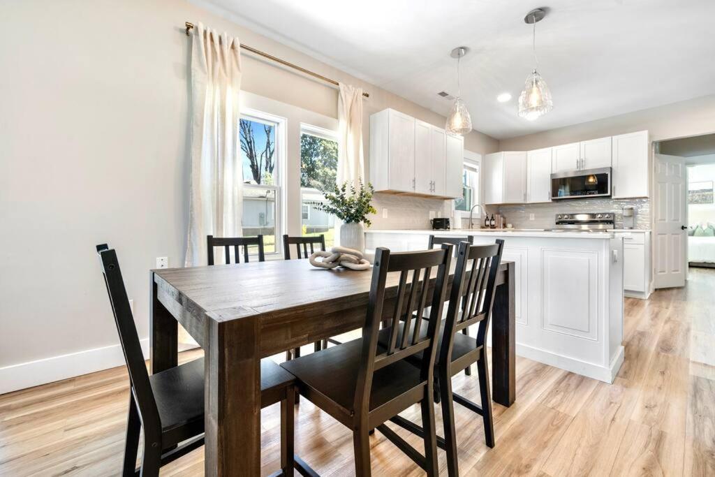 Brand New Cozy Modern Bungalow W/Hot Tub+Movieroom 7 Min From Uptown Charlotte Kültér fotó
