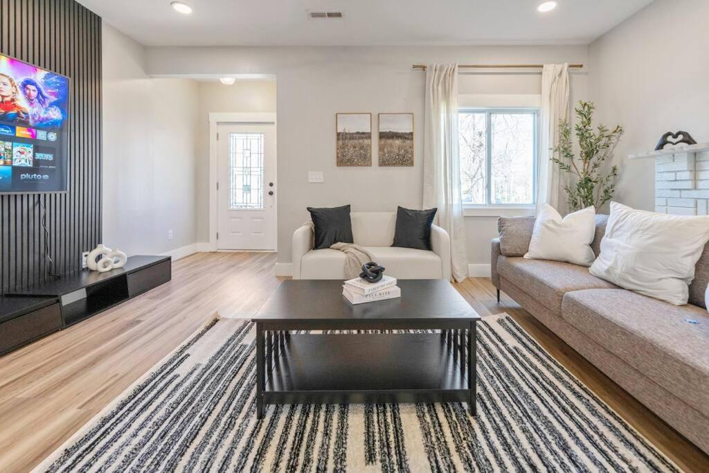Brand New Cozy Modern Bungalow W/Hot Tub+Movieroom 7 Min From Uptown Charlotte Kültér fotó